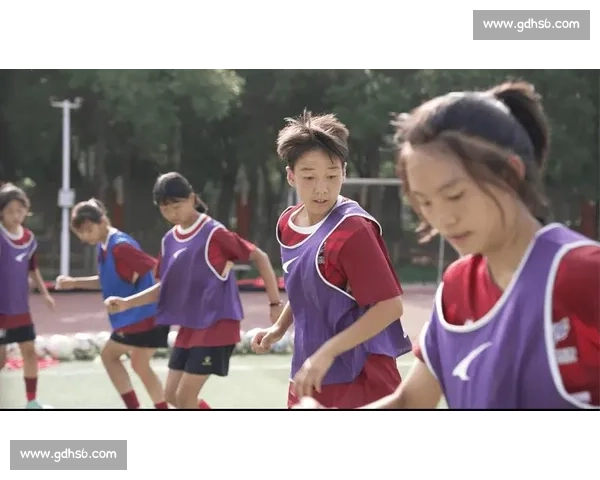 甘肃青少年女足出征喀什 绿茵场上绽放民族团结之花 甘肃青少年女足出征喀什 绿茵场上绽放民族团结之花